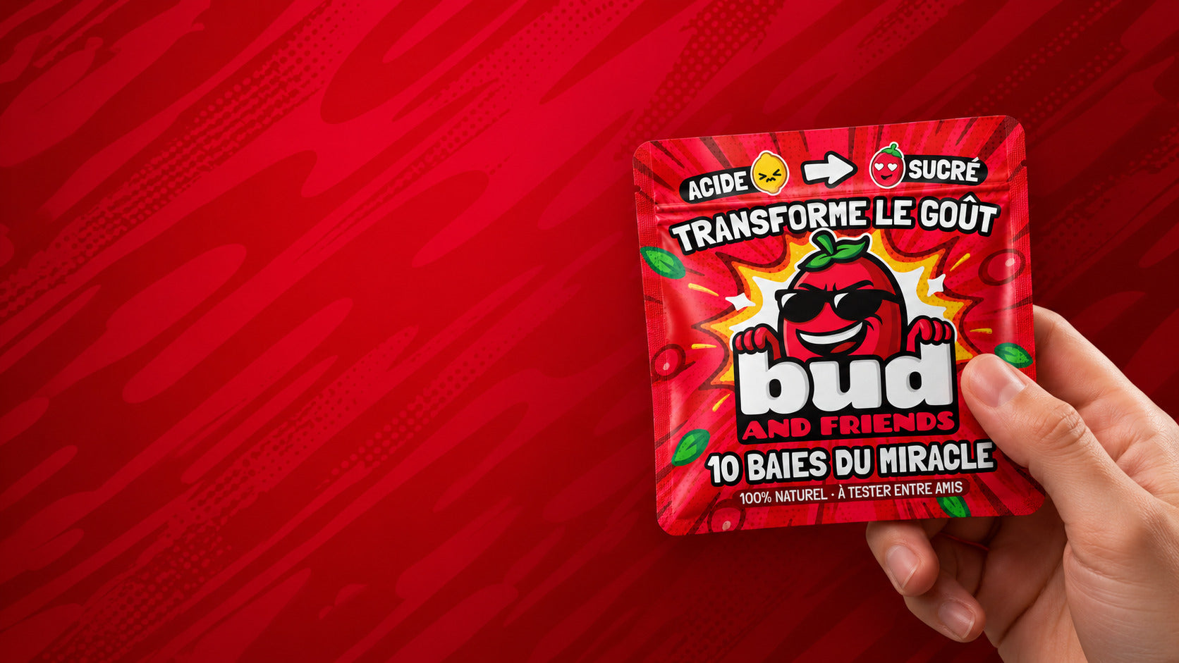 Un pochon de 10 baies du miracle Bud and Friends tenu à la main